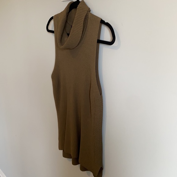 Mendocino Sleeveless Turtleneck- M - Picture 3 of 4